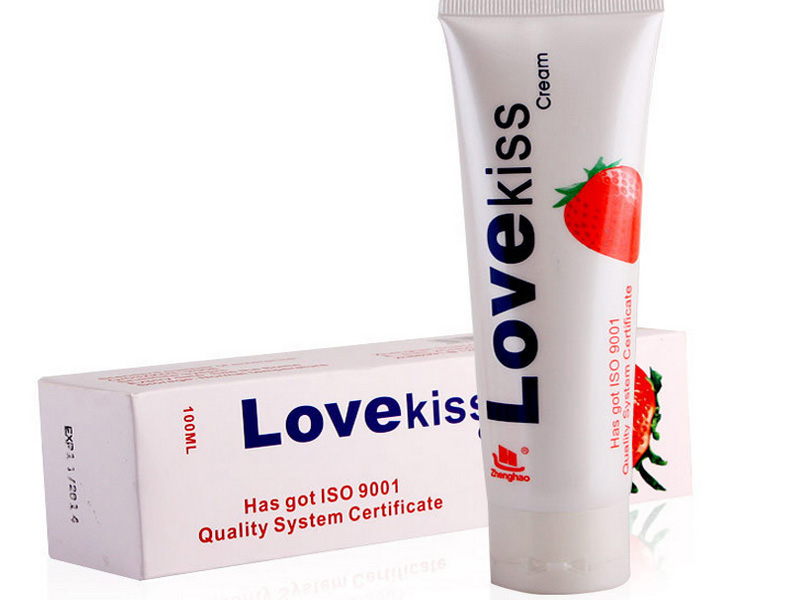 gel-boi-tron-love-kiss-huong-dau-100ml-4